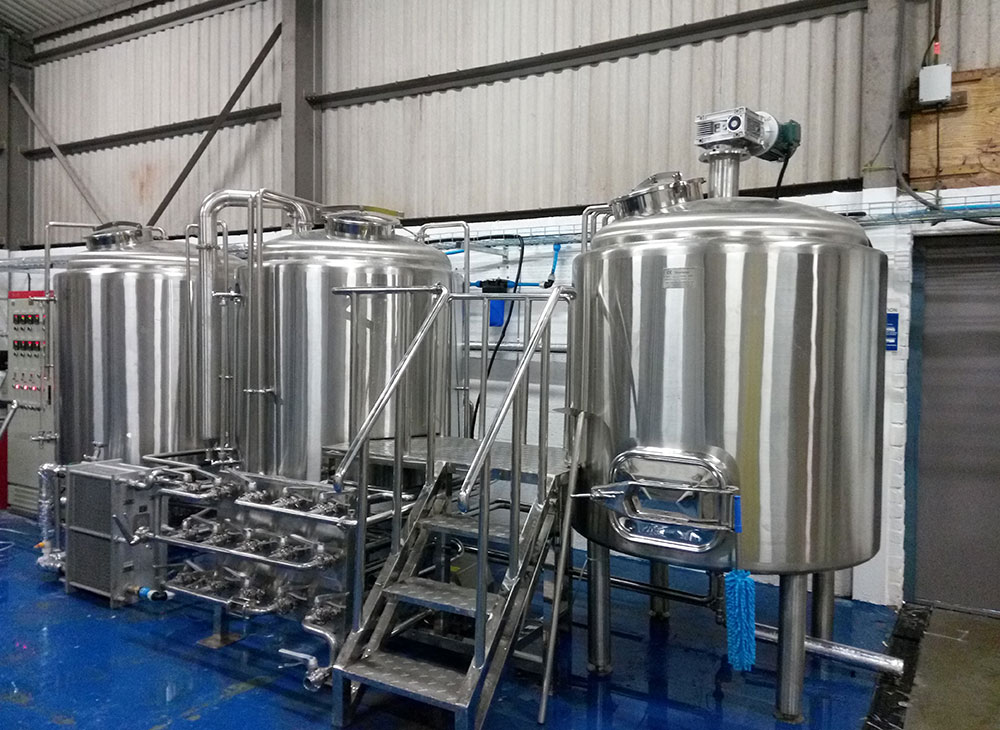 英國1000L兩器+熱水糖化啤酒釀造設(shè)備