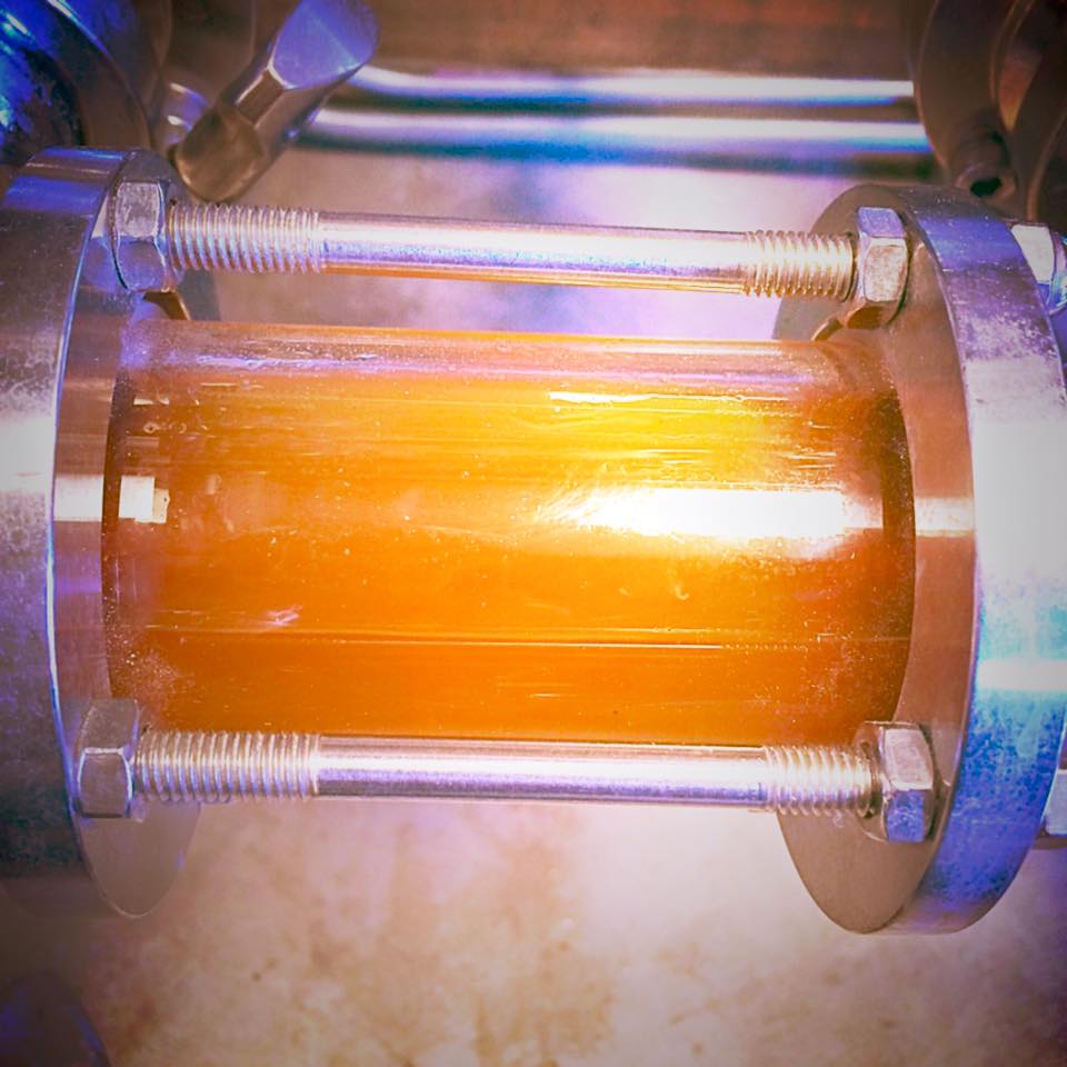 精釀啤酒設(shè)備,啤酒廠設(shè)備,開辦啤酒廠,短管灌裝機(jī)