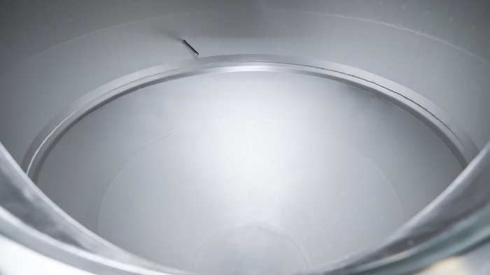 天泰<a href=http://m.dazhongbanchang666.cn/ target=_blank class=infotextkey>啤酒設(shè)備</a>發(fā)酵罐內(nèi)部角度拋光